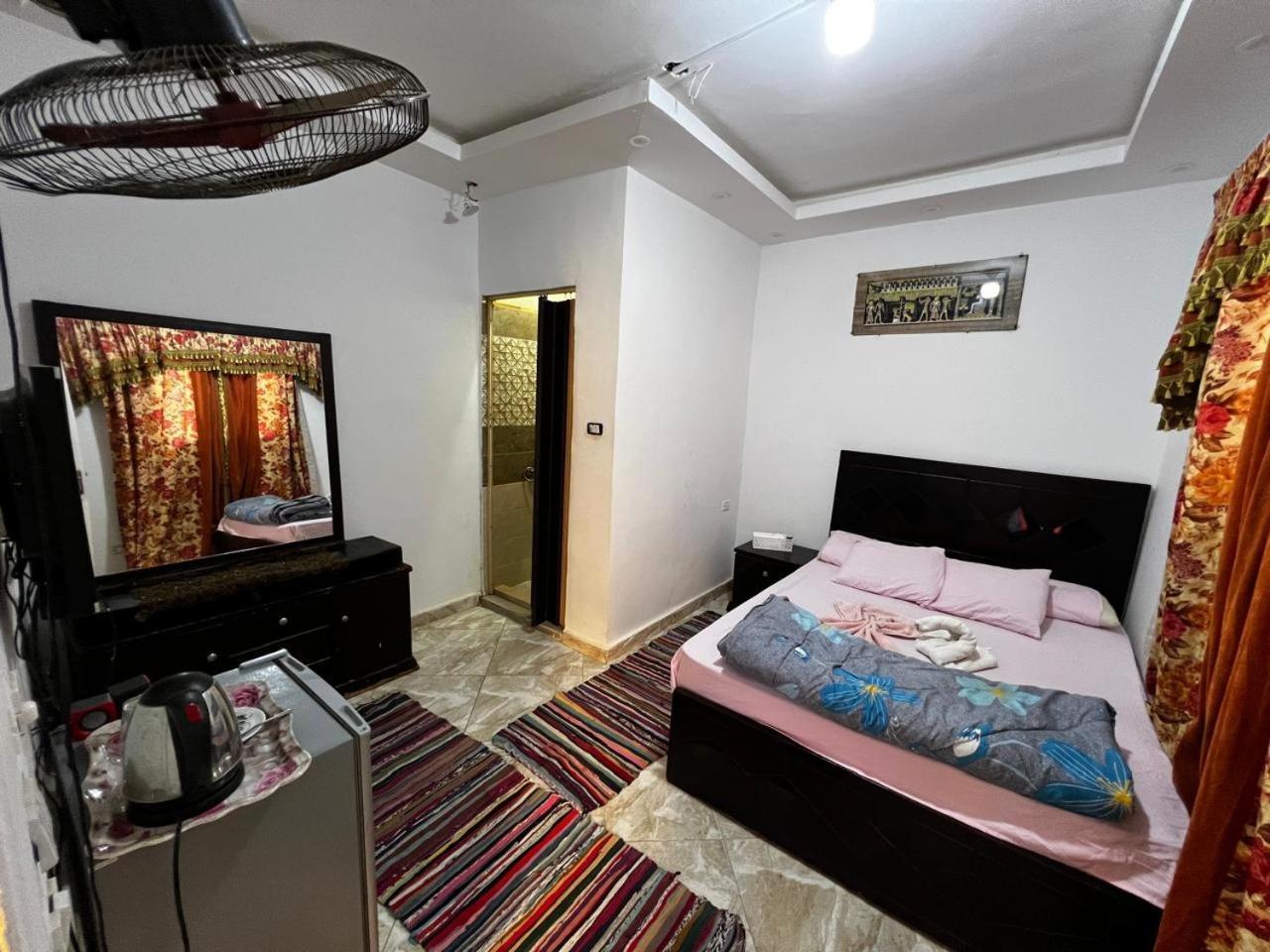 Jana Pyramids View In 3 Bed & Breakfast Kafrat al Jabal Luaran gambar