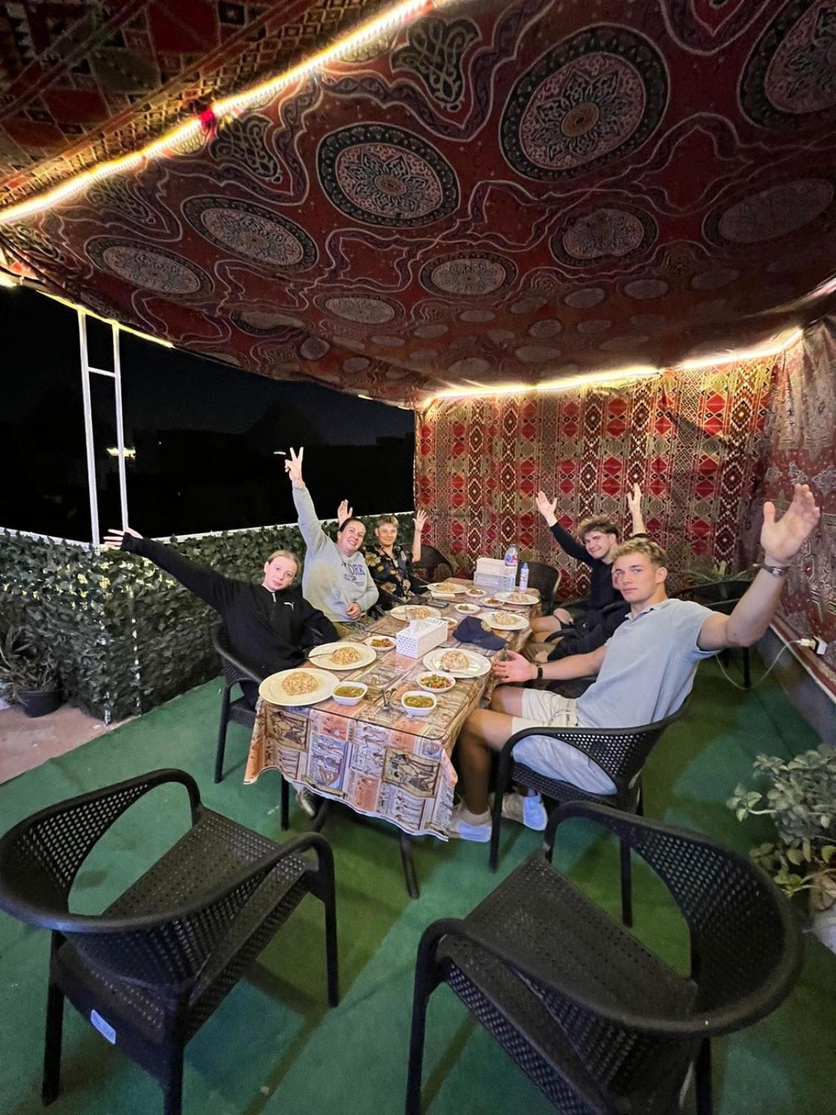 Jana Pyramids View In 3 Bed & Breakfast Kafrat al Jabal Luaran gambar